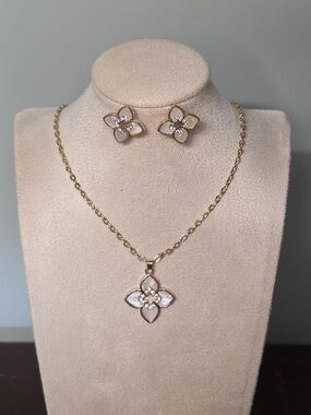 Gold-Tone Pink Floral Pendant Necklace & Earrings Set